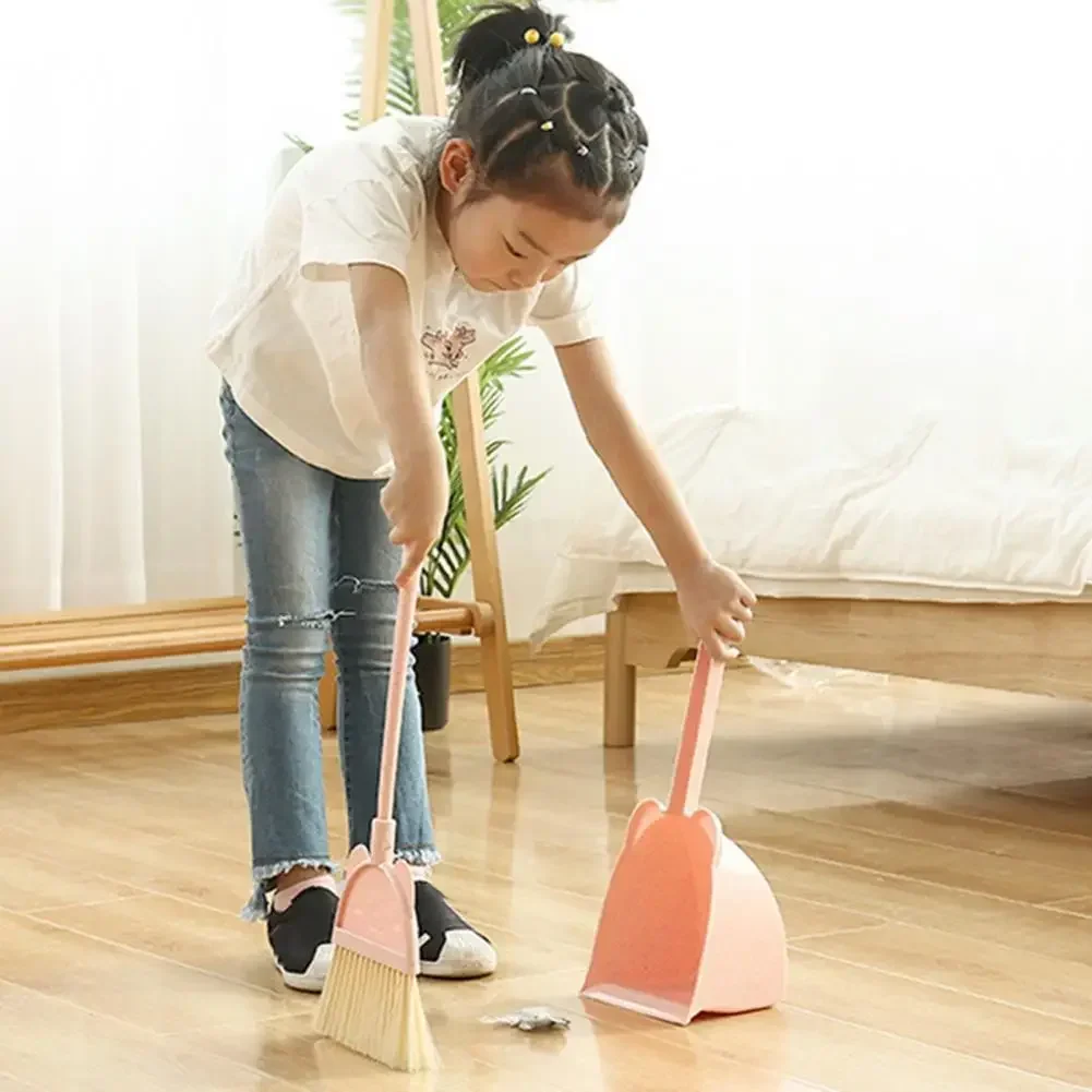 مجموعة مكنسة ومكنسة غبار صغيرة - مراجعة Kids Outdoor Broom وسعره