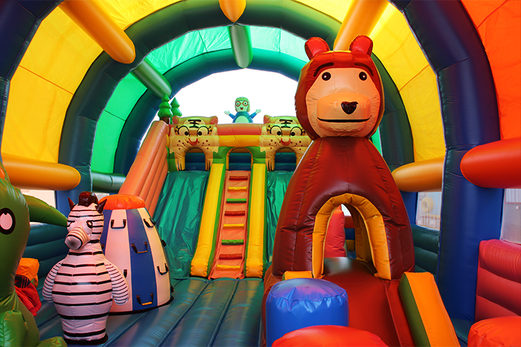 مدينة ترفيهية قابلة للنفخ تجار - مراجعة Kids Outdoor Fence وسعره