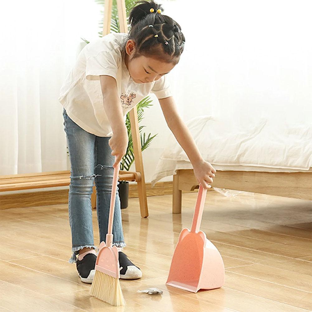 مجموعة مكنسة وجاروف صغيرة للأط - مراجعة Kids Outdoor Broom وسعره